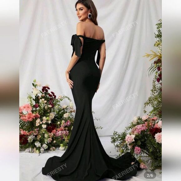 Black Off-the-Shoulder Cap Sleeve Prom Gown - Picture 2 of 7